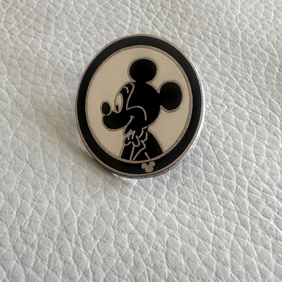 Official Disney Mickey Mouse Black and White Tuxedo Trading Pin - Picture 1 of 2